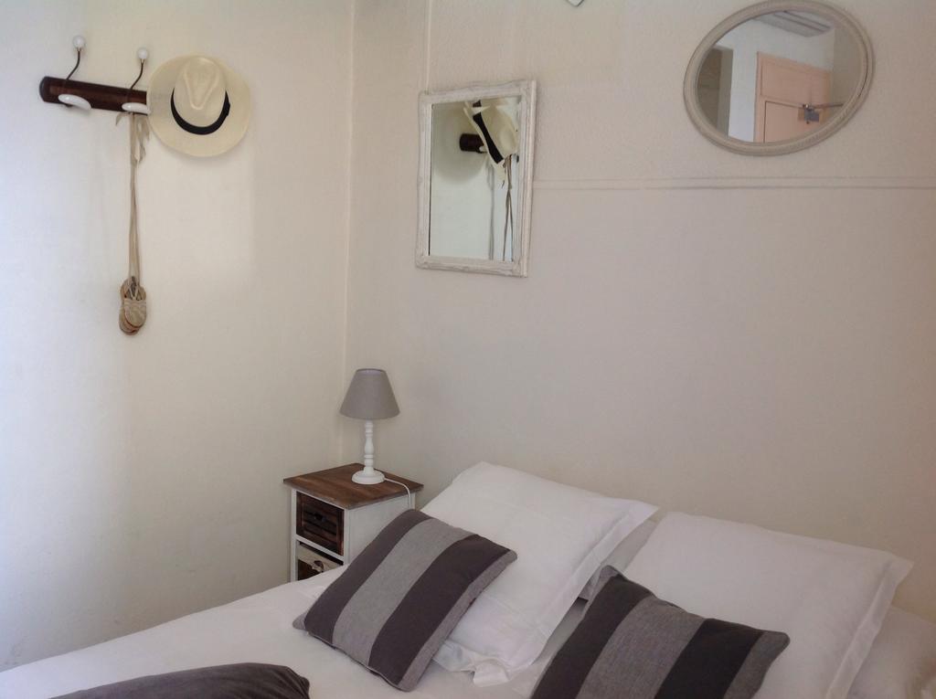 Hotel Lou Paradou Cagnes-sur-Mer Zimmer foto